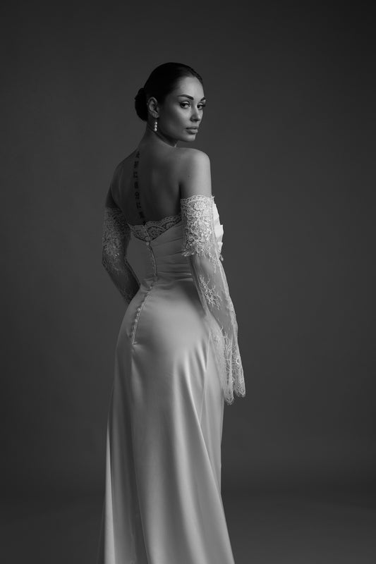 DIANA WITH SLEEVES